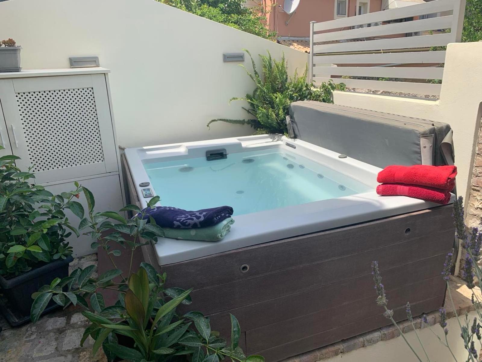 Anemomilos Jacuzzi Suite Corfu  Esterno foto